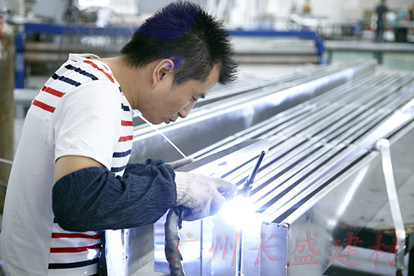 長盛建材鋁蜂窩板廠家老員工 長盛建材鋁蜂窩板廠家老員工