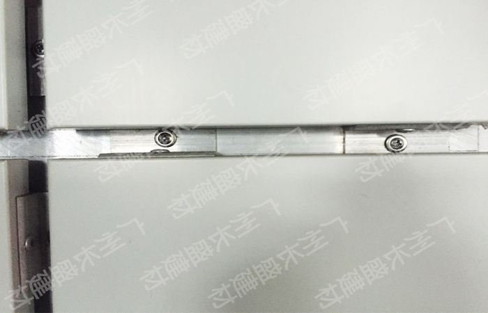 鋁單板長(zhǎng)邊安裝細(xì)節(jié)圖.jpg 鋁單板長(zhǎng)邊安裝細(xì)節(jié)圖.jpg